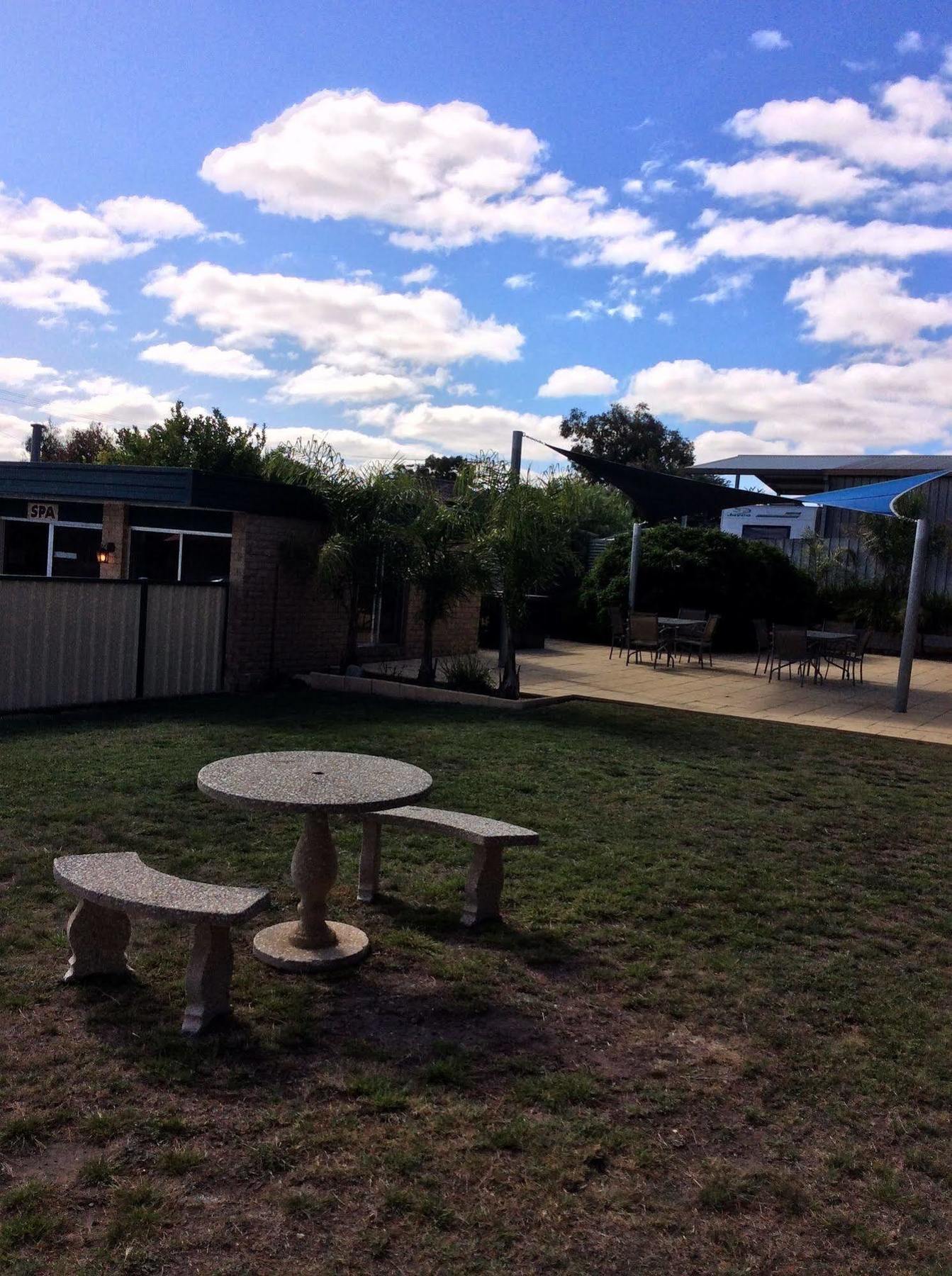 Hi Way Eight Motor Inn Stawell Esterno foto